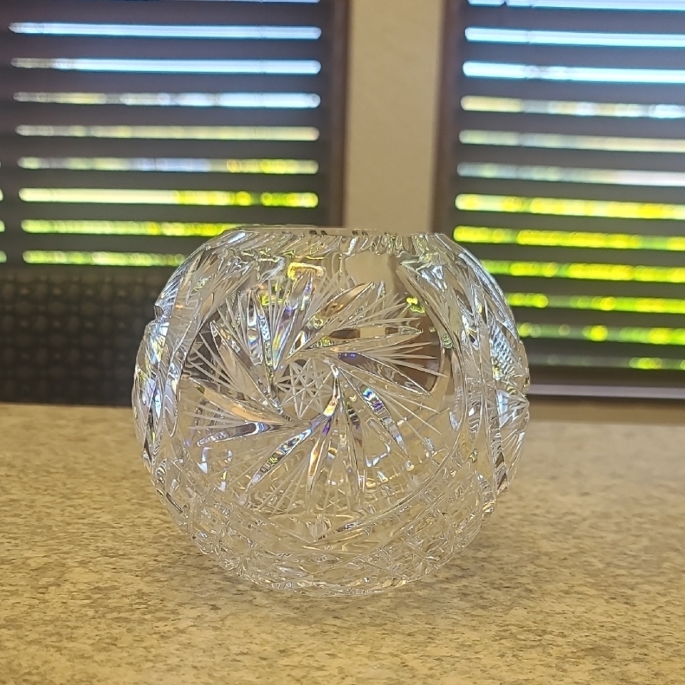 Crystal Rose Bowl "Pinwheel" Design Crystal Clear Industries, Poland, 24% Lead